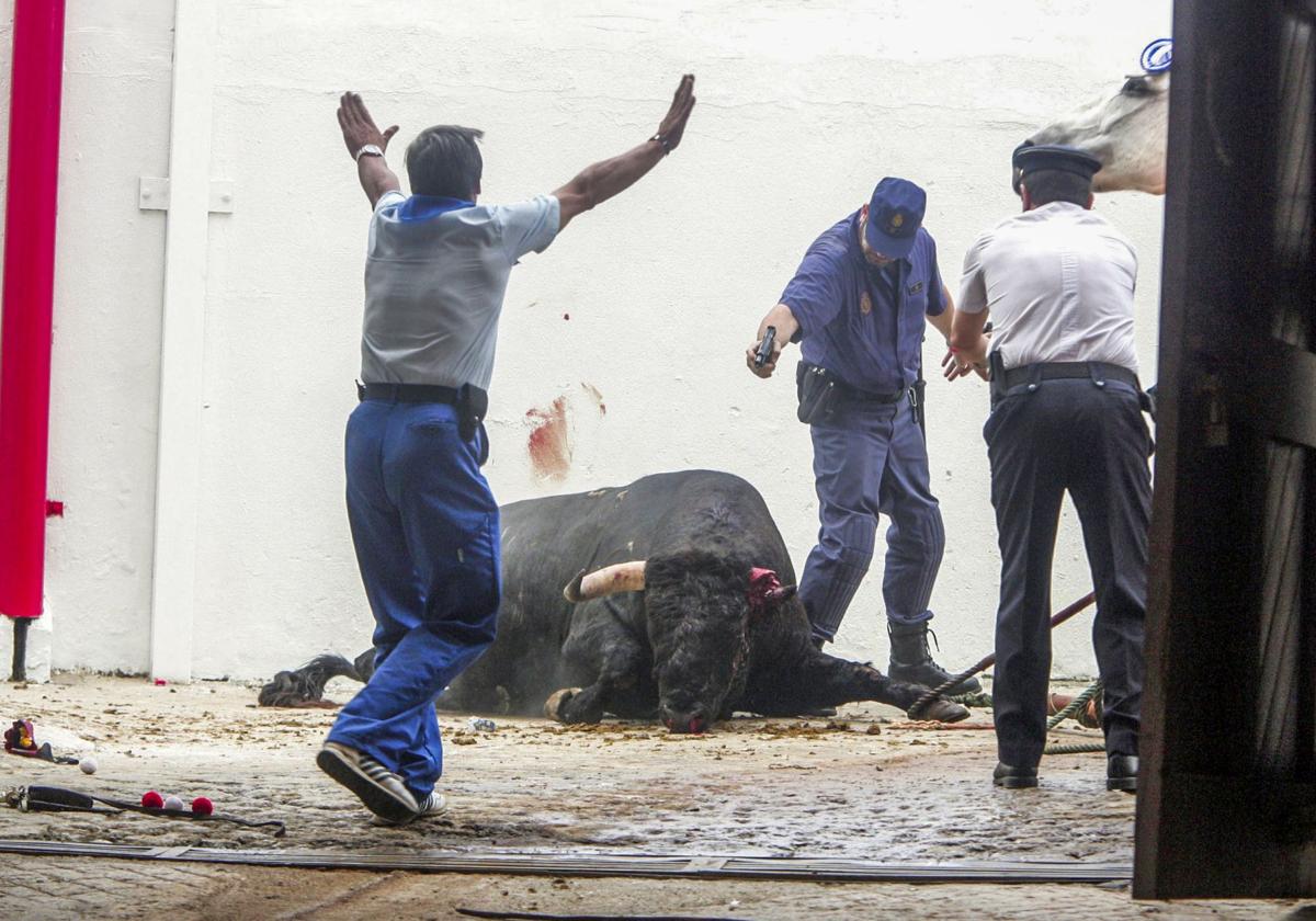 Corridas monstruo, indultos, un toro vivo y un misterioso hierro