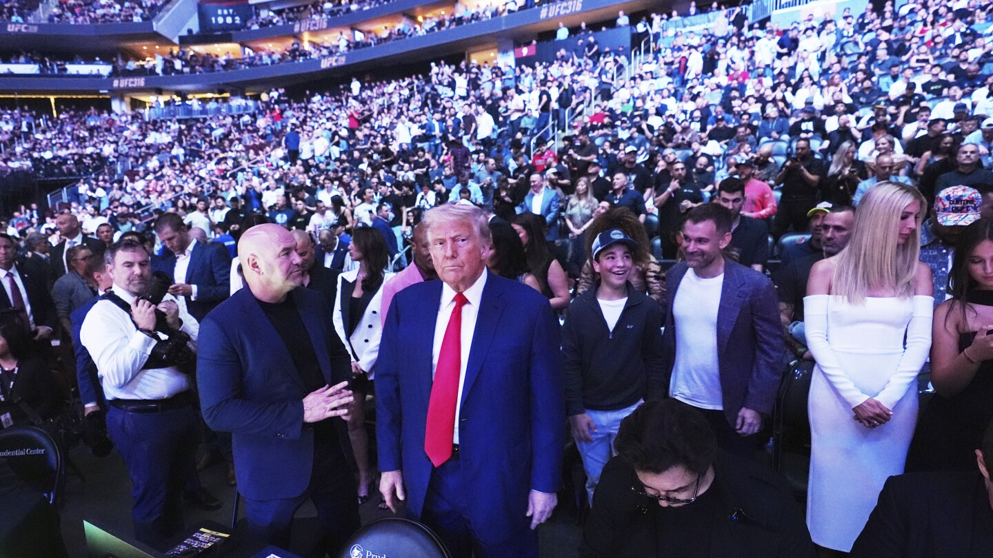 Trump deja a un lado disputa con Musk y asiste a pelea de campeonato de UFC en Nueva Jersey