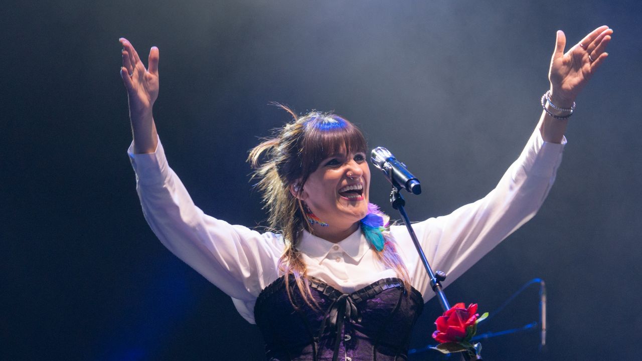 Un camarero de Vigo, a Rozalén: «¿Te sacas una foto, Aitana?» - La Voz de Galicia