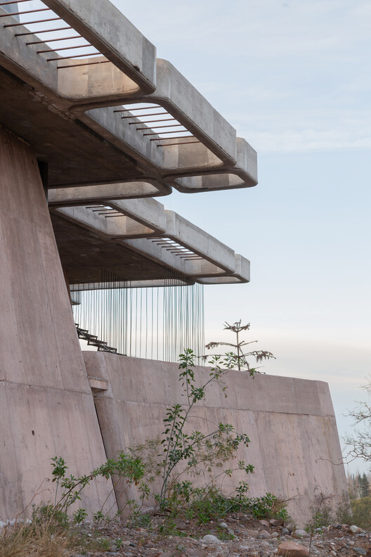 OF. Brutal Honesty Mountain House / OF. Studio - Imagen 8 de 41