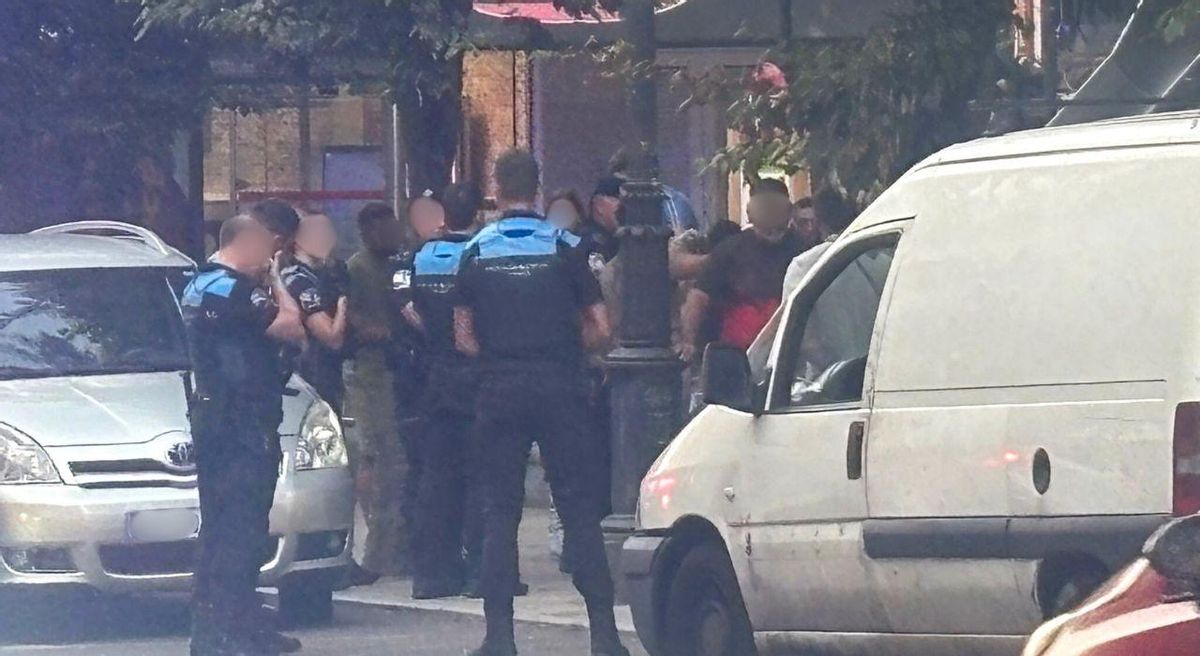 Varios agentes intervienen en el parque Camilo José Cela, tras la reyerta entre padres.