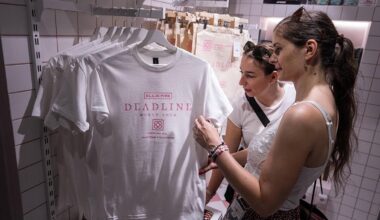 Las fans de Blackpink se preparan para el concierto del grupo en Barcelona