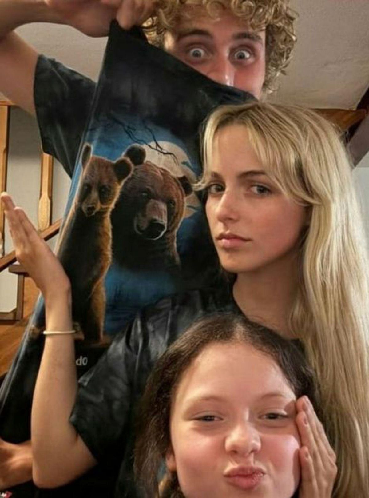 Los osos de Somiedo dan la vuelta al mundo en camiseta