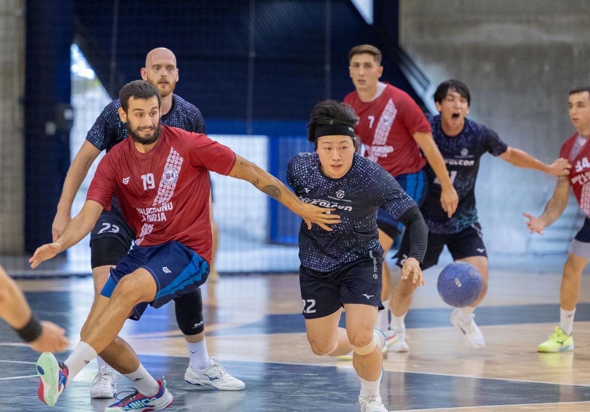 El BM Logroño da un paso al frente en el primer amistoso de la pretemporada