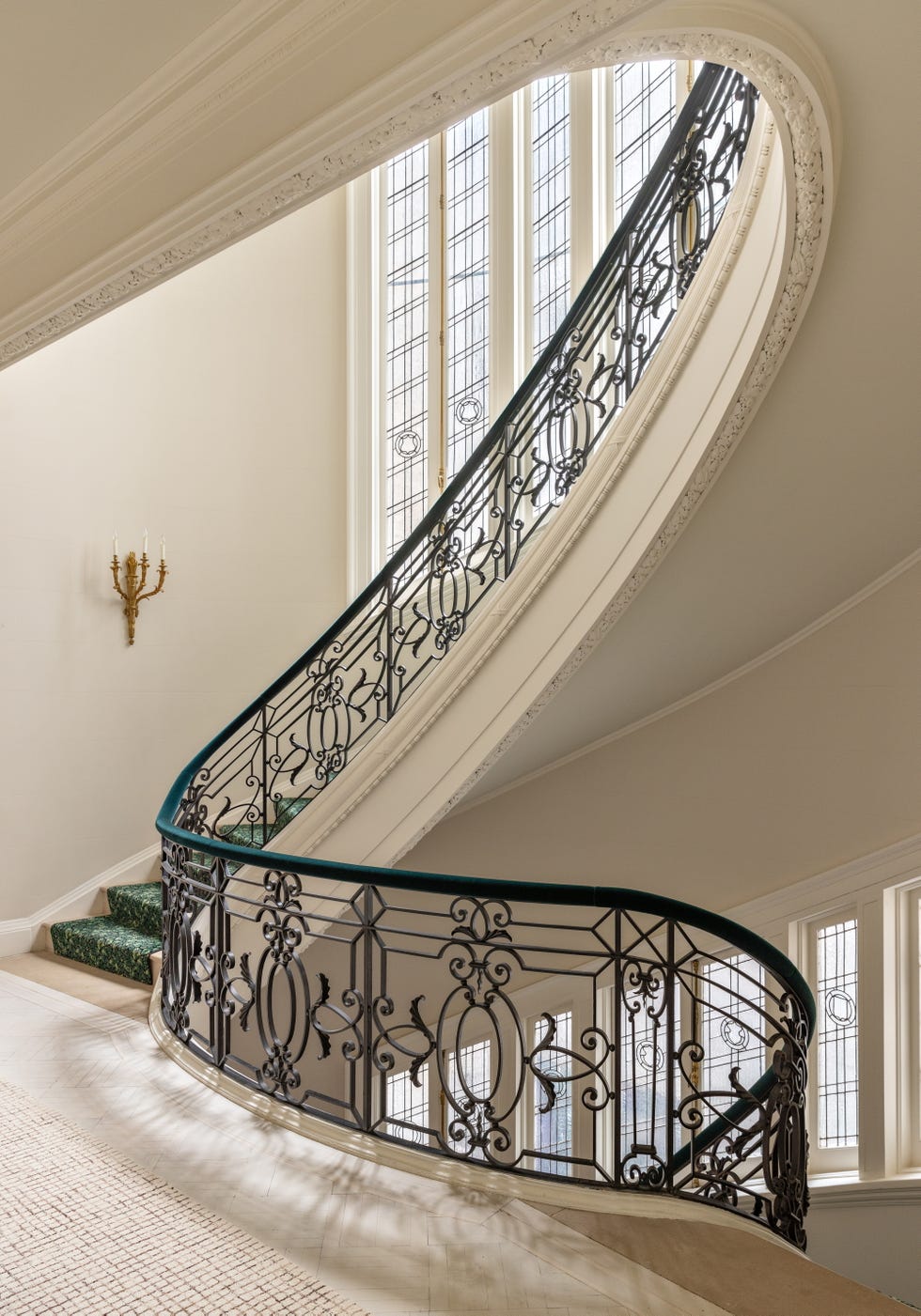 recibidor casa de lujo con escalera