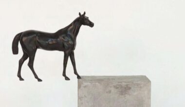 La escultura El Rumor de la Discordia de Gonzalo Lebrija.
