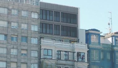 Así es la nueva fachada de un edificio por módulos en Cuatro Caminos en A Coruña