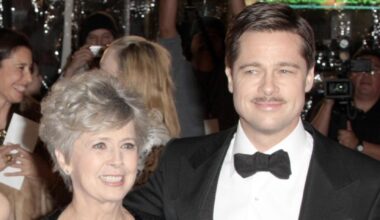 Brad Pitt junto a su madre, Jane Etta, en un acto público, hace unos años.