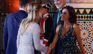 Begoña Gómez saluda a la reina Letizia el pasado 30 de junio en Sevilla con ocasión de la IV Conferencia Internacional sobre la Financiación para el Desarrollo de Naciones Unidas./