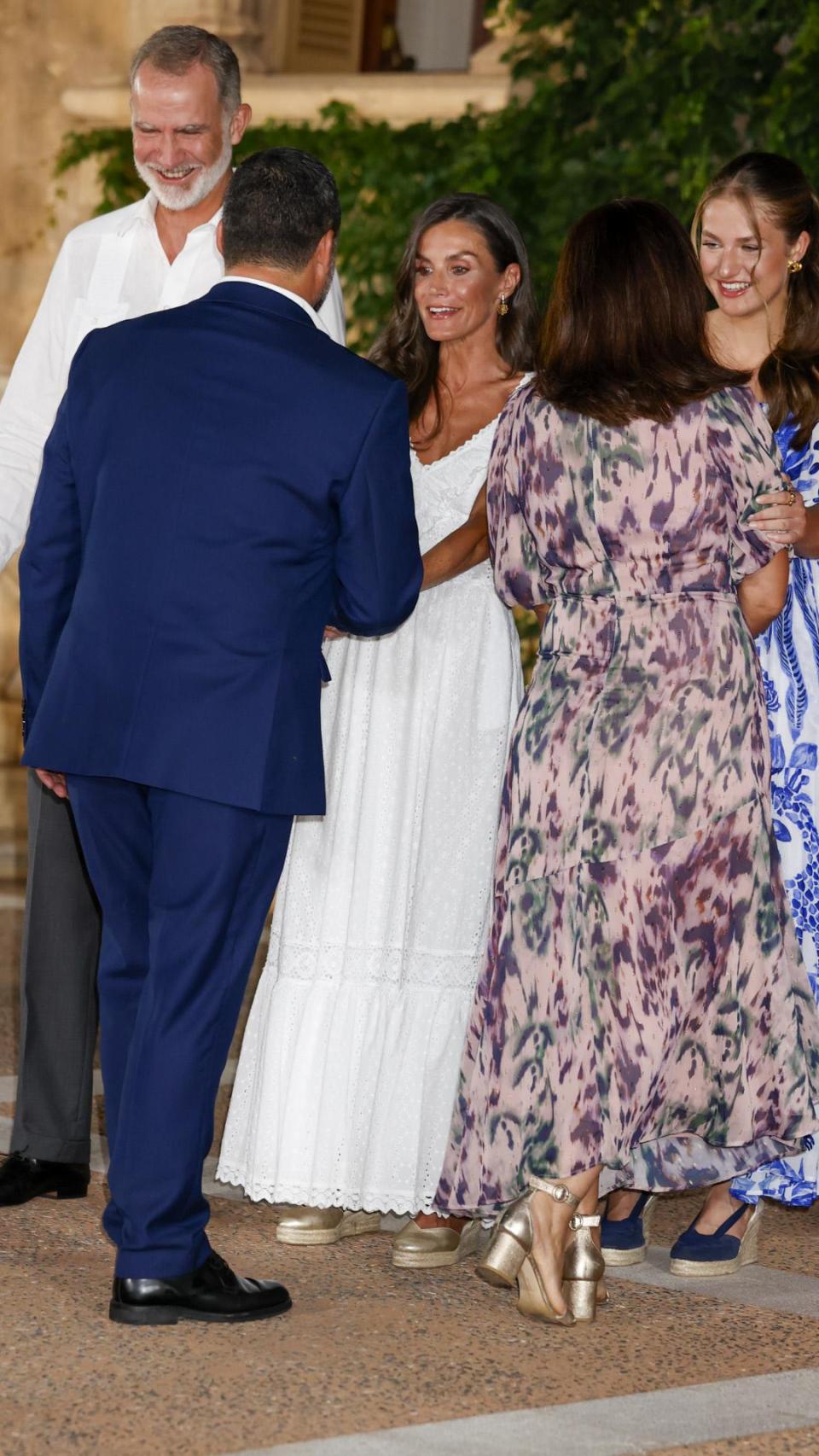 Los Reyes recibiendo a Jaime Anglada y a su mujer en el Palacio de Marivent.