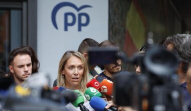 La vicesecretaria de Coordinación Sectorial del PP, Alma Ezcurra, atendiendo a los periodistas este martes.