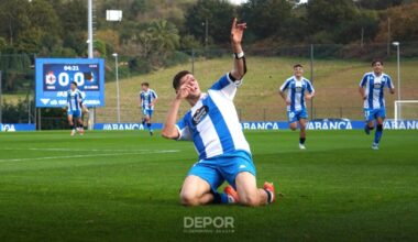 Adrian Guerrero celebrando un gol con el Fabril.