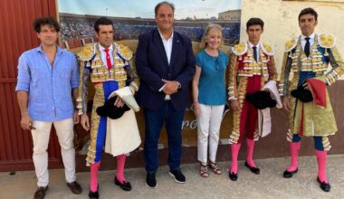 Esperanza Aguirre presenció la corrida de Guijuelo junto al alcalde, Roberto Martín