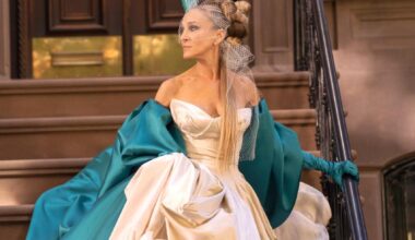 La actriz Sarah Jessica Parker interpretando a su personaje estrella, Carrie Bradshaw.