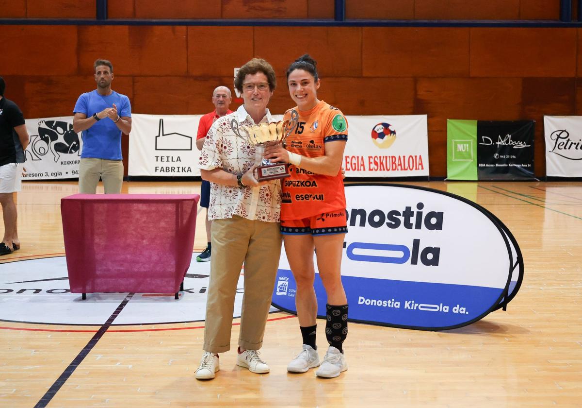 El Bera Bera se lleva el Torneo de Egia en modo rodillo
