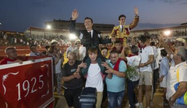 Fabio Jiménez, a hombros con Diego Urdiales en su alternativa