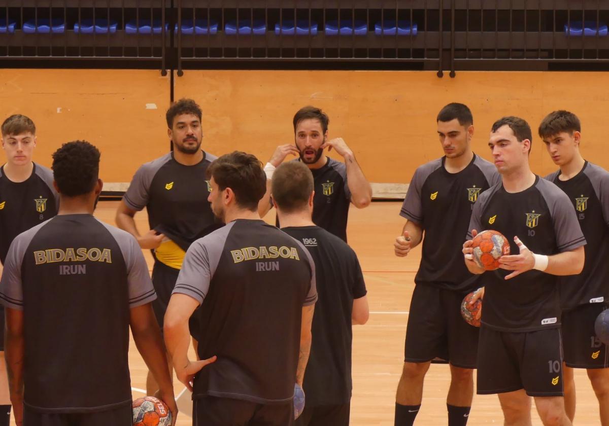 Irudek Bidasoa Irun prepara el Torneo de Egia tras un fin de semana con doble ración de amistosos