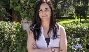 «Escribir en primera persona y con un estilo directo me conecta con los jóvenes»