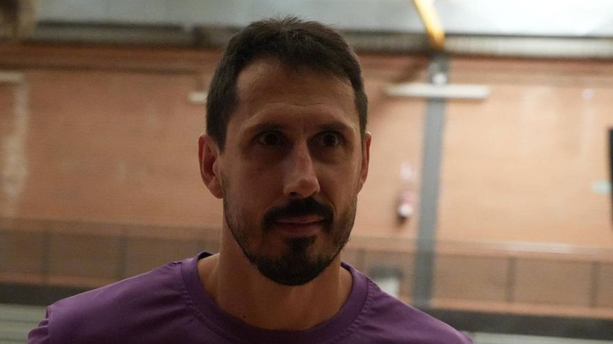 Fernando Ruiz, en el entrenamiento del Balonmano Caja Rural Zamora