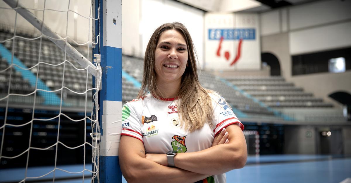 "En Rumania las niñas quieren jugar a balonmano para ganarse la vida, aquí no me lo podía ni plantear"