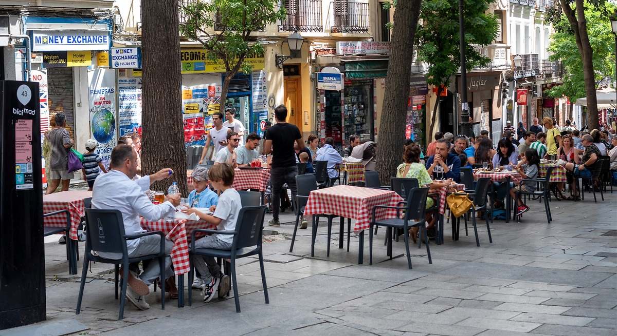 Los médicos piden a todos los europeos que se preparen para lo que va a ocurrir en los próximos años: "Será la nueva normalidad"