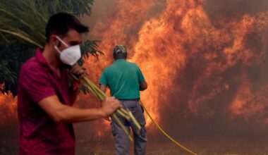 España declara varias zonas catastróficas debido a los incendios forestales que arrasan cientos de miles de hectáreas