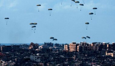 España lanza con éxito 5.500 raciones de comida en Gaza: 12 toneladas para ayudar a 11.000 personas