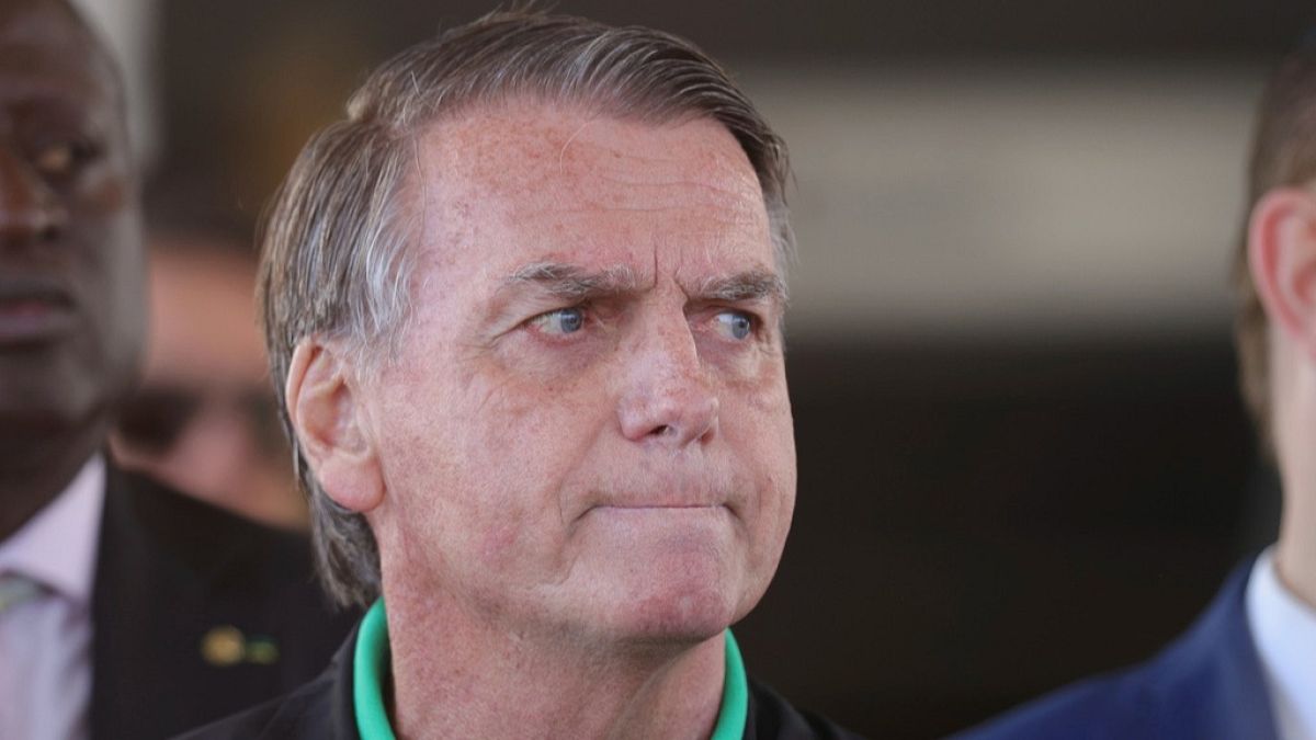 El Tribunal Supremo de Brasil ordena el arresto domiciliario del expresidente Jair Bolsonaro