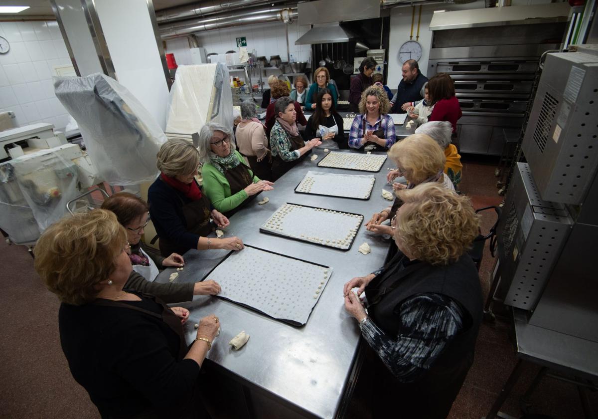 Cierra Ricardo, la popular panadería de los panecillos de San Antón en Murcia
