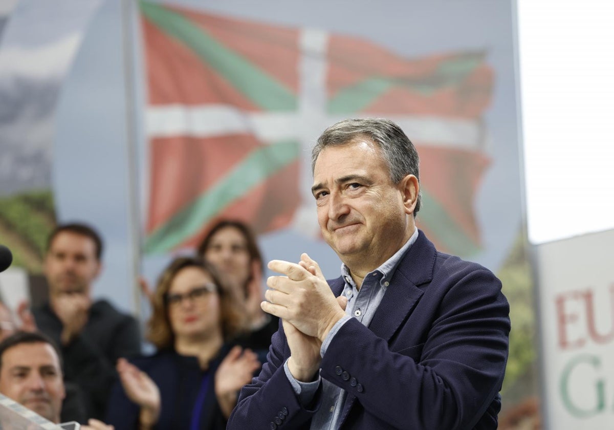 El presidente del PNV, Aitor Esteban, durante la celebración de un acto del partido