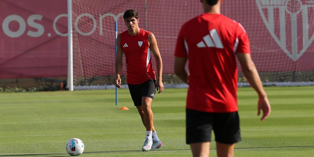 El Wolves se rinde con Juanlu, que sigue esperando al Nápoles