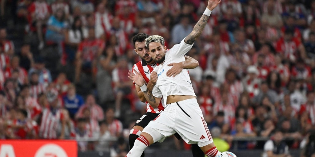 Idumbo y Januzaj, bajas en el Sevilla hasta después del parón