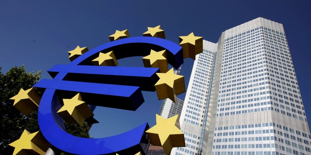 El euríbor sube por primera vez en siete meses y abarata la hipoteca media en 1.039 euros al año