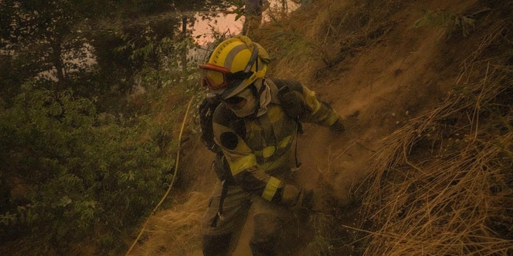 Los bomberos encuentran restos óseos junto a un coche mientras trabajaban en un incendio en Vilariño de Conso (Orense)