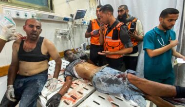 Un ataque israelí al hospital Nasser en Gaza deja al menos quince muertos, entre ellos cuatro periodistas