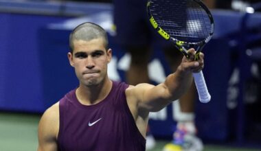 Un Carlos Alcaraz brillante al servicio barre de la pista a Opelka