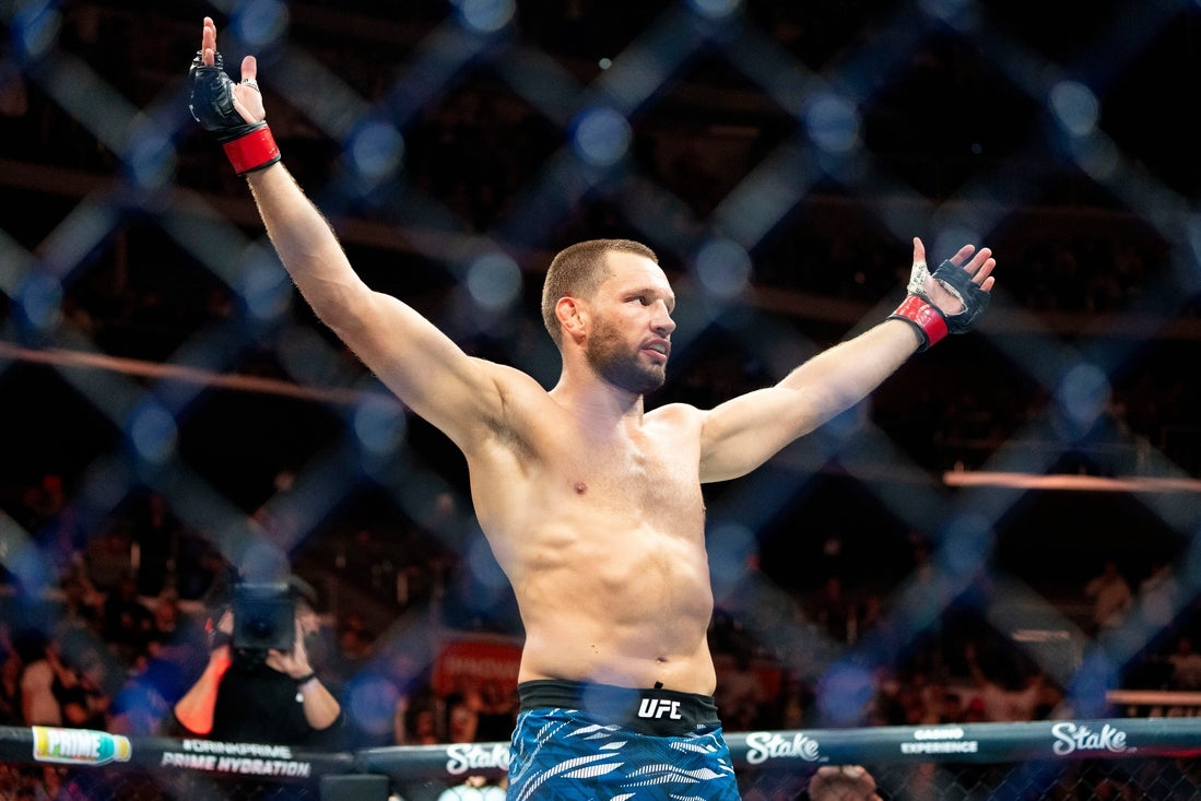 UFC Fight Night: Reinier de Ridder derrota a Robert Whittaker por decisión dividida