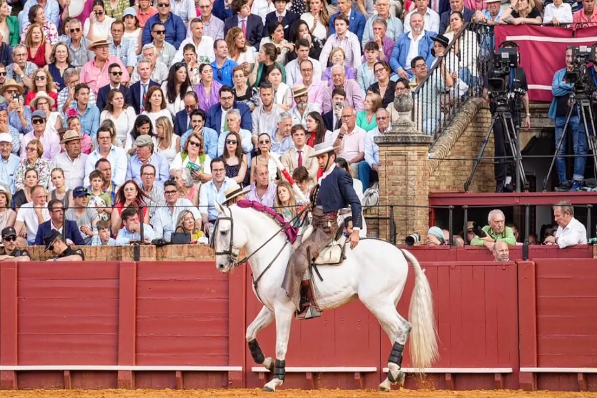 Toros en Huelva por la Feria de las Colombinas 2025: quién torea hoy domingo 3 de agosto - El Mundo