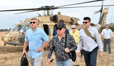 El enviado especial de Trump visita el centro de reparto de comida en la Franja de Gaza - El Mundo