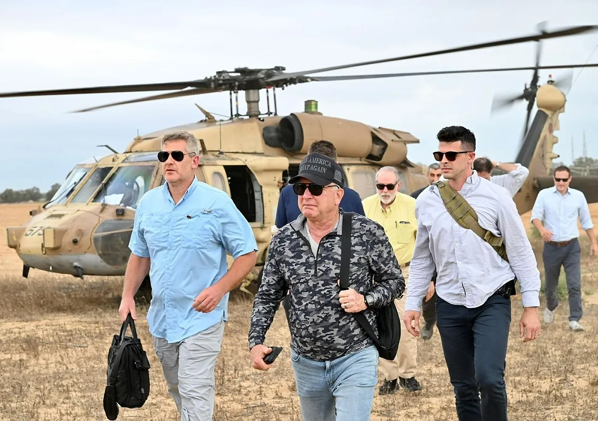 El enviado especial de Trump visita el centro de reparto de comida en la Franja de Gaza - El Mundo