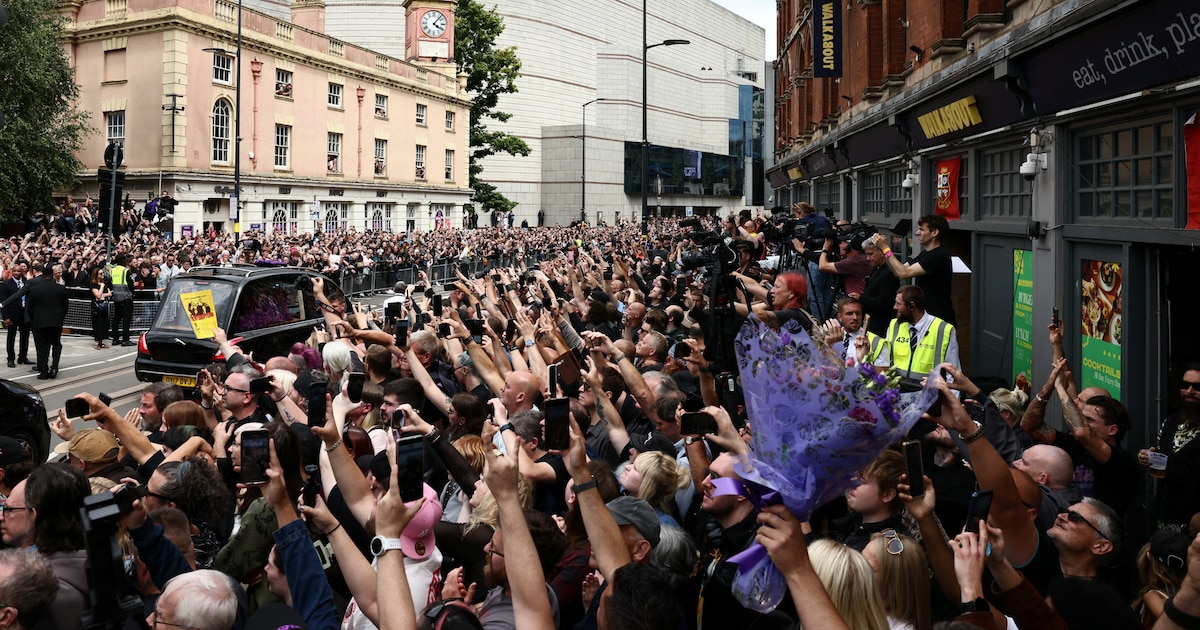 El último adiós a Ozzy Osbourne en Birmingham reunió a varias generaciones de fans