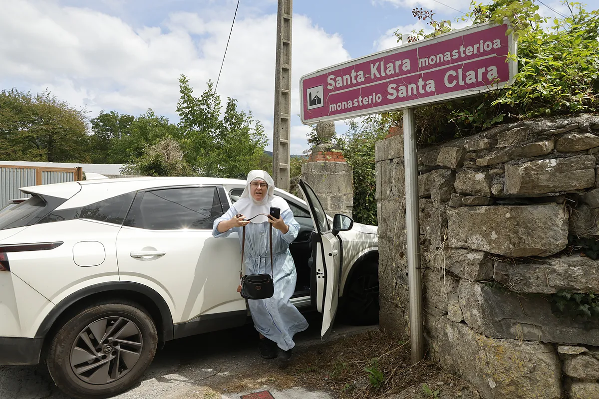 "Esto va a ser un secuestro". Así impiden las ex clarisas de Belorado que una juez apartara a cinco monjas de casi 100 años - El Mundo