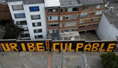 Expresidente colombiano Uribe sentenciado a 12 años de prisión domiciliaria