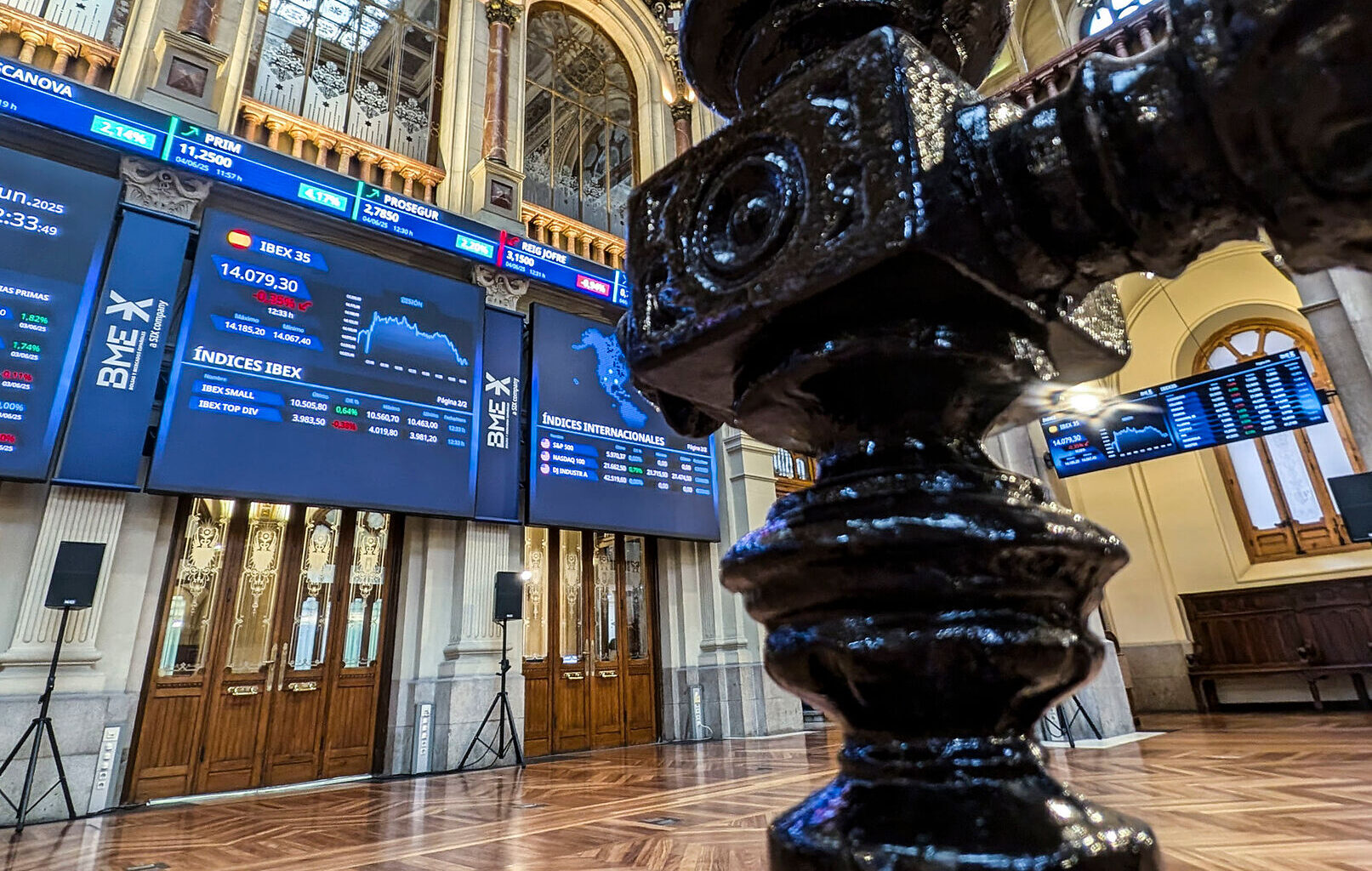 Ibex 35 hoy, La Bolsa en Directo | El Ibex respira y activa el rebote