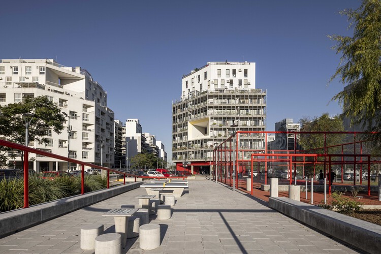 Plaza Barrio Olímpico  / Región Austral  - Fotografía exterior, Fachada