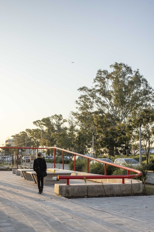 Plaza Barrio Olímpico  / Región Austral  - Fotografía exterior