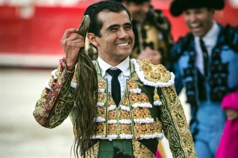 Joselito Adame cumplió una buena actuación en la plaza de Châteaurenard en Francia al cortar un rabo e indultar a un toro.
