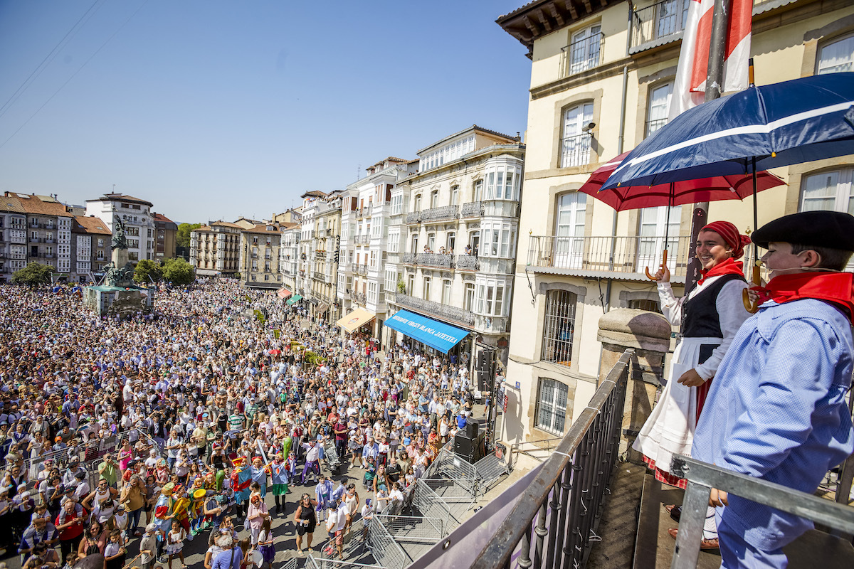 Zeledon Txiki y Edurne aterrizan para garantizar unas fiestas divertidas a los pequeños | Fiestas
