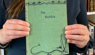 Descubren por casualidad una primera edición de “El Hobbit” y se subasta por miles de libras