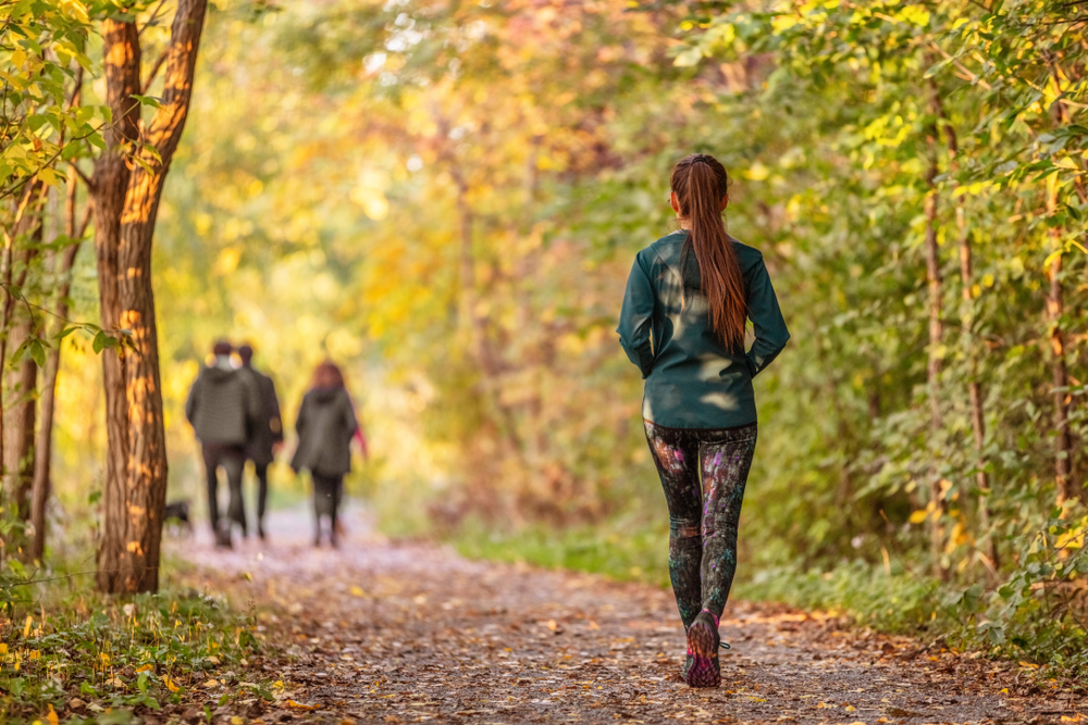 Se trata de salir a caminar durante al menos 30 minutos con cinco cambios de ritmo.
